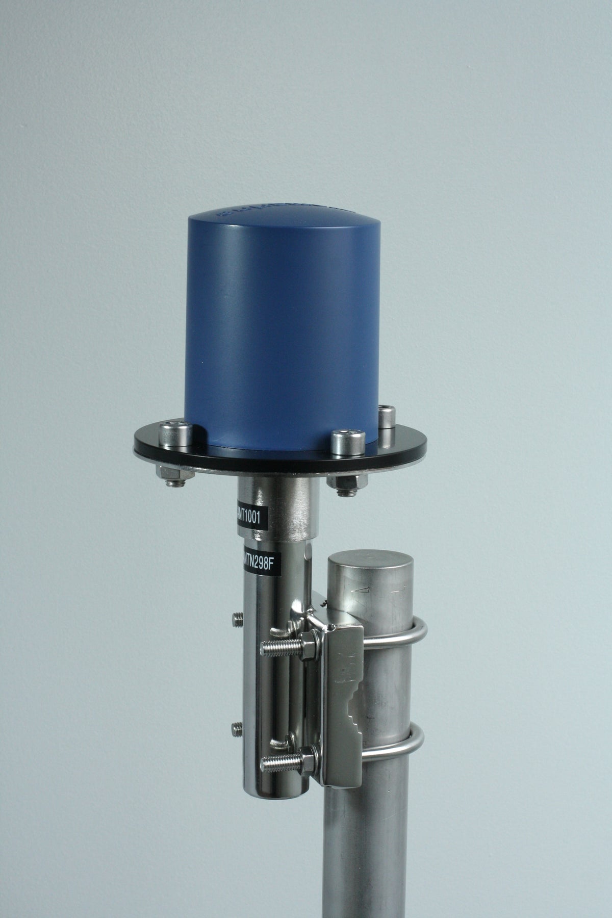 Antenna mounting adaptors OPTION B
