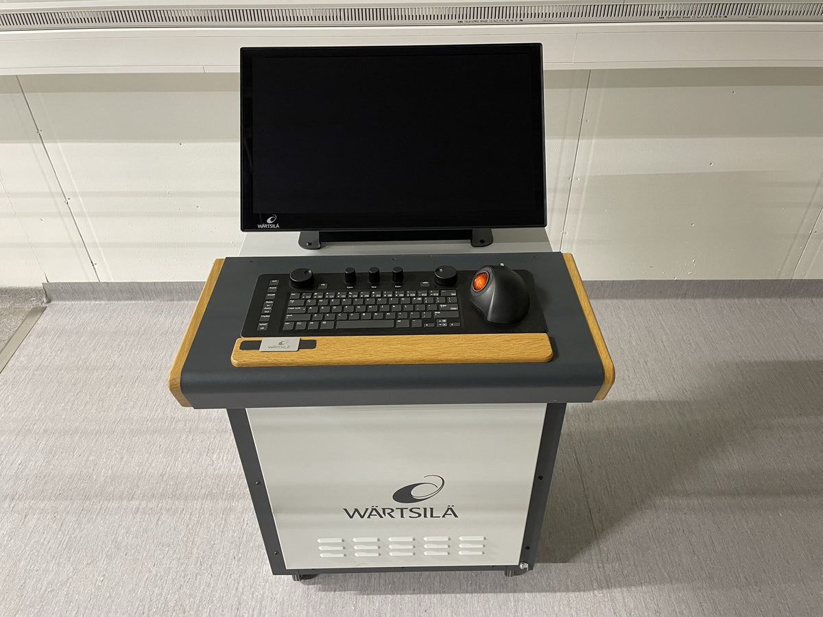 Wärtsilä Navi-Sailor 4000 navigation deck console